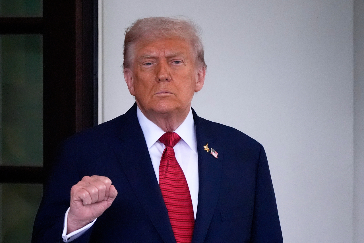 도널드 트럼프 대통령이 25일(현지시간) 워싱턴 백악관에서 레제프 타이이프 에르도안 터키 대통령을 맞이하고 있다. /연합뉴스