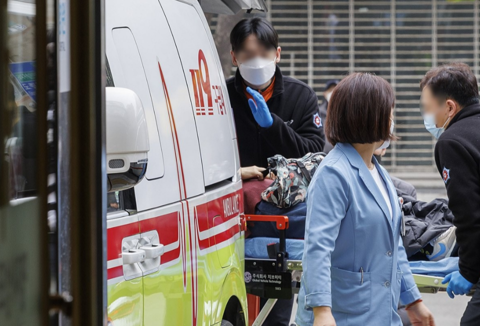 지역 응급의료센터로 환자 이송 /연합뉴스