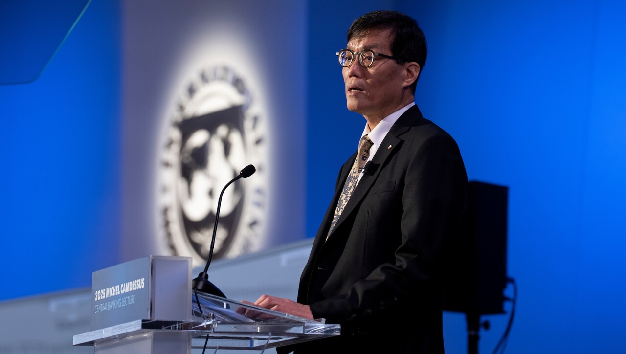 이창용 한국은행 총재가 18일(현지시간) 미국 워싱턴 DC 국제통화기금(IMF) 본부에서 한국은행 통화정책에 대해 강연하고 있다. /한국은행