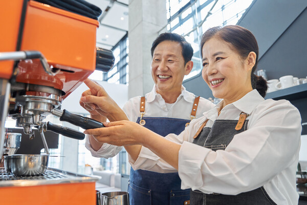 고령화가 빠르게 진행되는 대한민국에서 은퇴 후에도 경제적 활동을 이어가며 활기찬 노년을 보내고 싶은 서민 중산층 시니어들의 고민이 깊어지고 있다. 안정적인 노후를 위한 주거와 더불어 의미 있는 소득 활동을 통해 삶의 질을 높일 수 있는 새로운 형태의 노인 주거 모델이 절실하다. /게티이미지뱅크