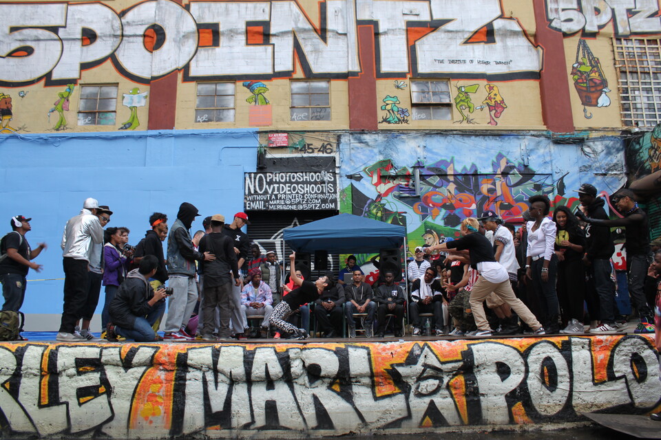 5 Pointz는 크럼핑부터 보깅까지 다양한 춤 스타일을 선보이는 댄스 배틀을 비롯해 여러 예술적 목적에 활용됐다. /미셸베리