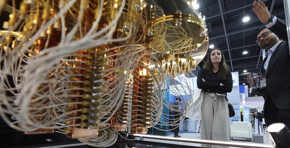 샹들리에 구조의 양자컴퓨터 모형 /연합뉴스