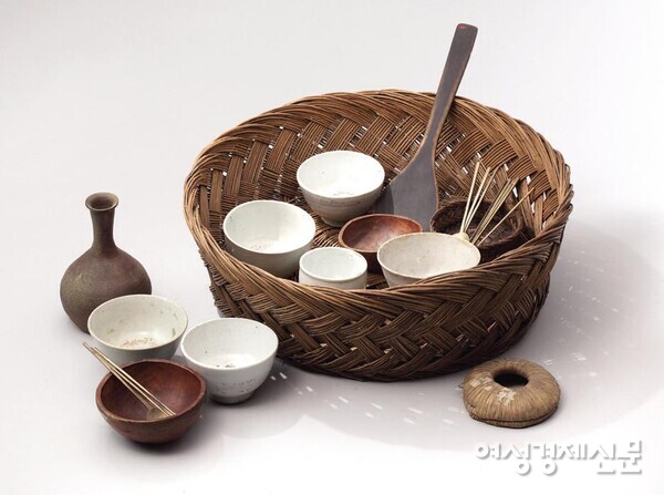 새참 광주리와 그릇 /국립민속박물관