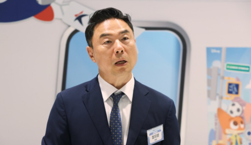 정지영 현대백화점 대표가 지난 7월 25일 서울 영등포구 더현대 서울에서 열린 'K리그-주토피아 팝업스토어' 오픈식에서 인사말을 하고 있다. /연합뉴스