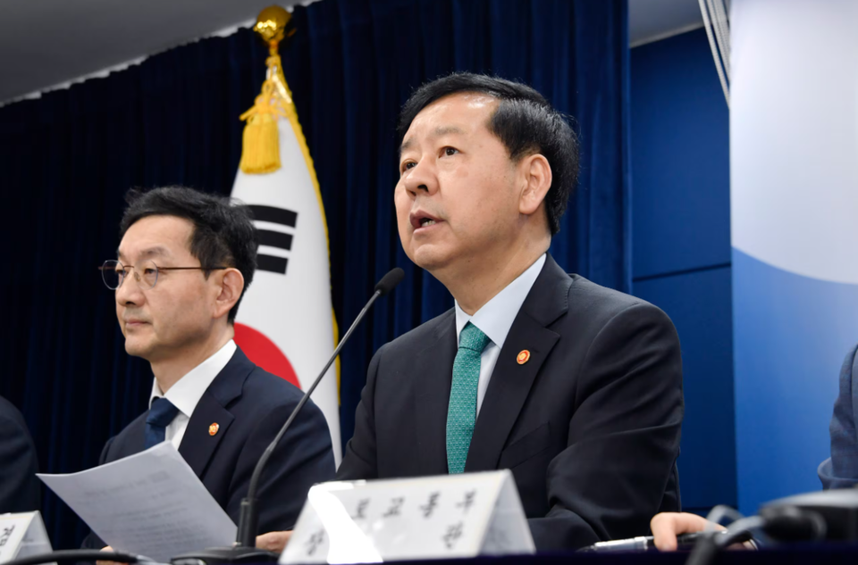 구윤철 부총리 겸 기획재정부 장관이 15일 오전 서울 종로구 정부서울청사에서 열린 '주택시장 안정화 대책 관련 관계부처 합동 브리핑'에서 주요내용을 발표하고 있다. /기획재정부