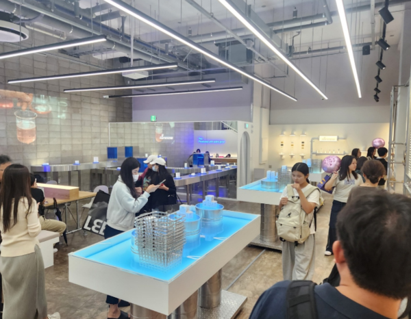 화장품 제조업체 이시스코스매틱이 성수에  첫 오프라인 스토어를 열었다. /이시스코스메틱