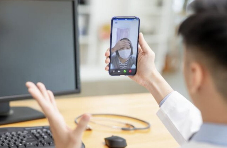 보건복지부가 오는 27일부터 병원급 의료기관의 비대면 진료를 다시 제한한다. 초진 진료는 유지하되 병원급 비대면 진료는 원칙적으로 금지된다. 다만 1형 당뇨 환자에 한해 예외를 두기로 했다. /게티이미지뱅크