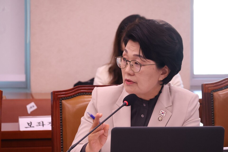 권향엽 더불어민주당 의원은 23일 국민권익위원회(권익위)로부터 제출받은 '공공기관 국외 직무 파견 운영 실태조사 결과'를 분석한 결과 석유공사가 완전 자본 잠식 상태에서도 정부 예산 운용 지침을 어겼다고 밝혔다. /권향엽 의원실