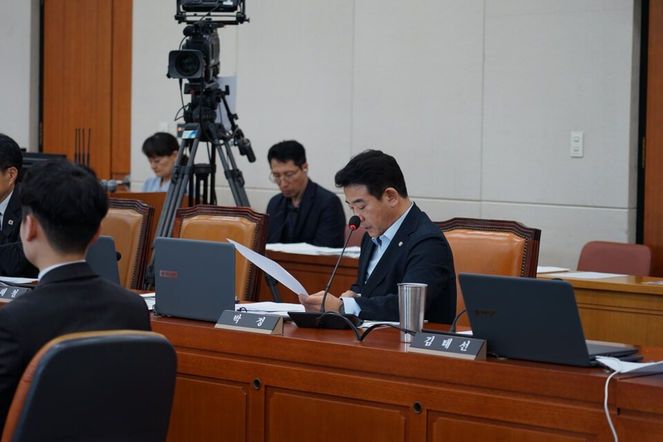 박정 더불어민주당 의원이 기후에너지환경노동위원회 상임위에서 발언하고 있다. /박정 의원실