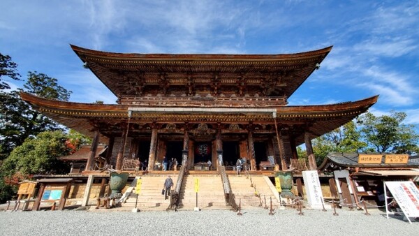 중생을 위해 악을 물리친다는 세 좌의 자오곤겐(蔵王権現)이 모셔져 있는 긴푸센지(金峯山寺) 본당 /사진=양은심