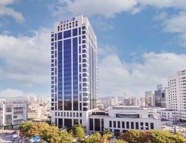 JB금융그룹이 올해 3분기 당기순이익 2132억원을 기록했다. /JB금융