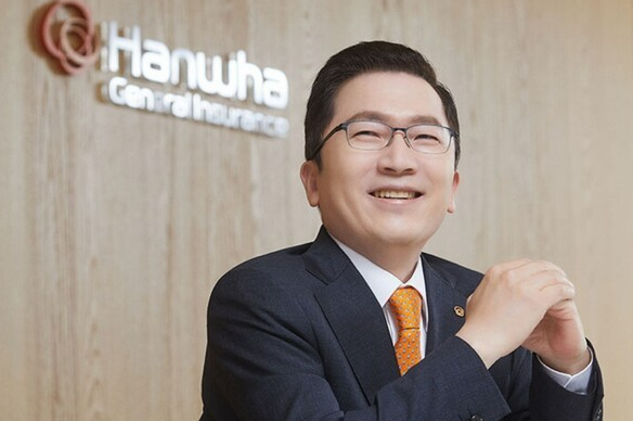 한화손해보험 나채범 대표이사 사장이 자사주 1만 주를 매입하며 캐롯손해보험 합병 이후 책임경영 행보에 나섰다. /한화손해보험