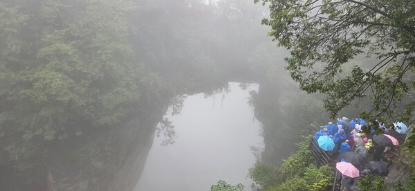 하늘에 다리가 닿아있는 것처럼 보인다는 천하제일교 /박종섭