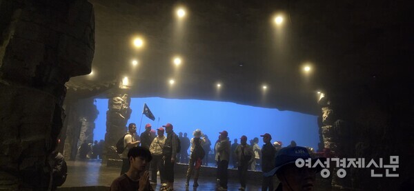 하늘을 통하는 문으로 불리는 천문산의 천문동 /박종섭