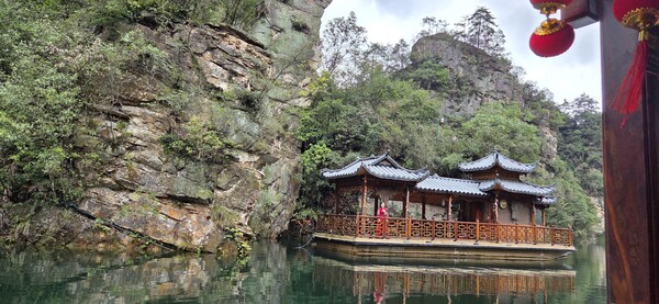 협곡을 따라 흐르는 호수로 아름다운 경치가 일품이다. /박종섭