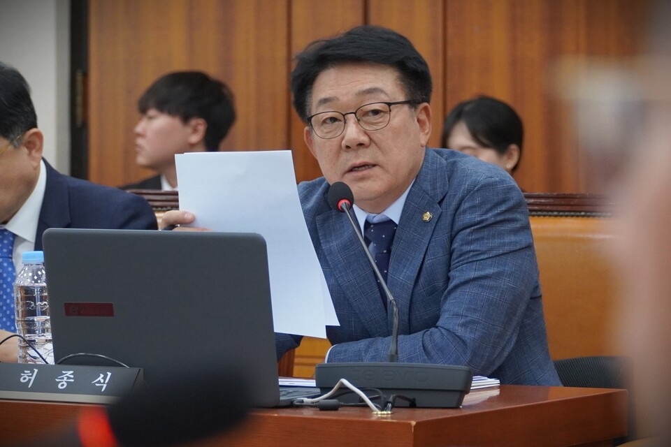 국회 산업통상자원중소벤처기업위원회 소속 허종식 더불어민주당 의원이 국정감사에서 질의하고 있다. /허종식 의원실