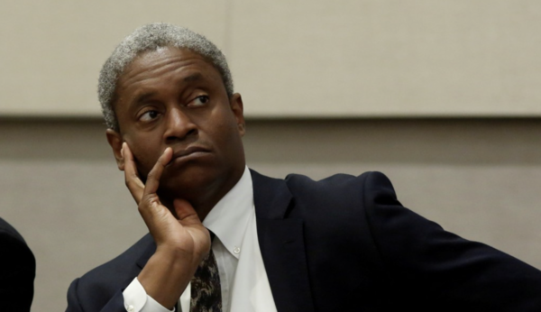  FOMC 위원인 제프리 슈미드(Jeffrey Schmid) 캔자스시티 연방준비은행 총재가 금리 동결을 주장하며 25bp 인하에 반대표를 던졌다. /로이터=연합뉴스