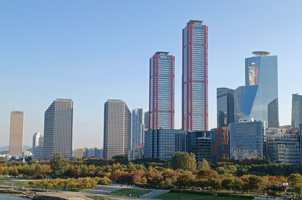 금융당국이 자기자본 8조원 이상 종합금융투자사업자(종투사)에 허용되는 종합투자계좌(IMA) 사업자를 이르면 이달 중 지정할 전망이다. 사진은 여의도 증권가 /연합뉴스 