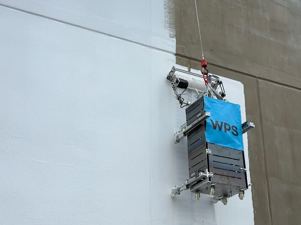 호반써밋 인천검단 AB19블록 현장에서 외벽도장로봇 실증을 진행하고 있다. /호반그룹