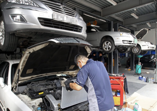 6일 더불어민주당 ‘을(乙)지키는민생실천위원회(을지로위원회)’는 금융감독원·국토교통부, 손해보험협회 및 삼성화재 등 11개 보험사, 전국자동차정비조합연합회 등과 함께 ‘자동차보험 정비업 상생협약’을 체결했다. /연합뉴스