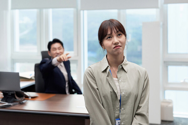 때로는 자신의 감정을 통제하지 못해 발생하는 '감정의 유출'이 상대의 체면을 깎기도 한다. 다른 곳에서 받은 스트레스를 사소한 오타를 빌미로 부하직원에게 폭발시키는 식이다. /게티이미지뱅크