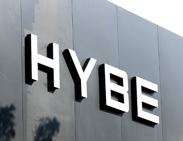 하이브가 월드 투어 호조에 힘입어 역대 최고 분기 매출을 기록했다. /연합뉴스