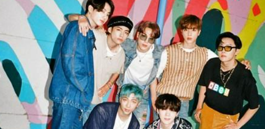 내년 위버스는 △방탄소년단의 활동 재개 △주요 아티스트들의 성장에 따른 이커머스 부문 매출 확대 △위버스 자체 디지털 사업 부문의 성장에 힘입어 실적이 대폭 개선될 것으로 전망된다. /연합뉴스