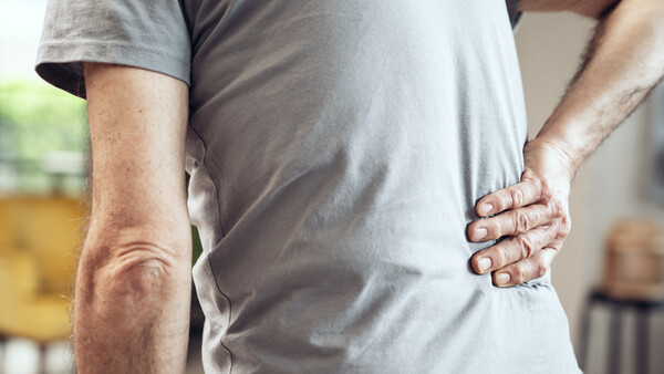 허리가 좋지 않아 병원에 다니는 사람이 의외로 많다. /게티이미지뱅크