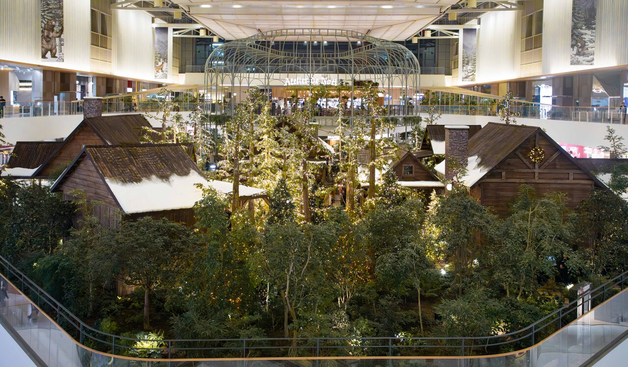 현대백화점 더현대 서울 5층 사운즈 포레스트에 조성된 '해리의 크리스마스 공방' 전경 /현대백화점