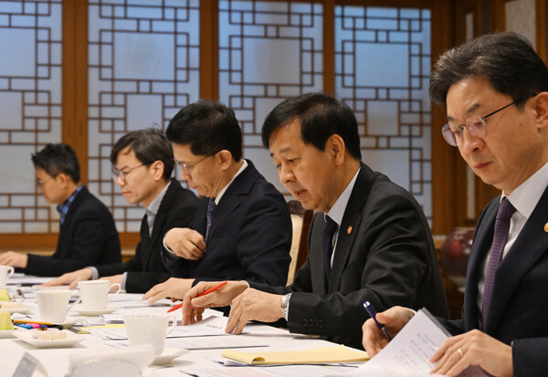 구윤철 부총리 겸 기획재정부 장관이 14일 서울 종로구 정부서울청사에서 시장상황점검회의를 주재하고 있다. /기획재정부