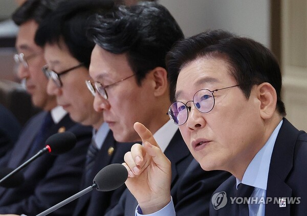 이재명 대통령이 11일 용산 대통령실에서 열린 국무회의에서 발언하고 있다. /연합뉴스