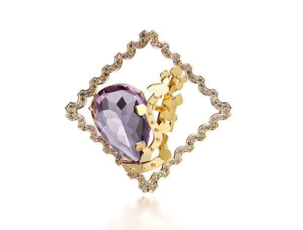 '황금시대의 귀환' 자수정, 다이아몬드, 14K YG, 문소이 作. 대한민국 우정 130주년을 기념한 전시회에서 신라 금관과 기와를 모티브로 한 보석 우표를 선보였다 /문소이