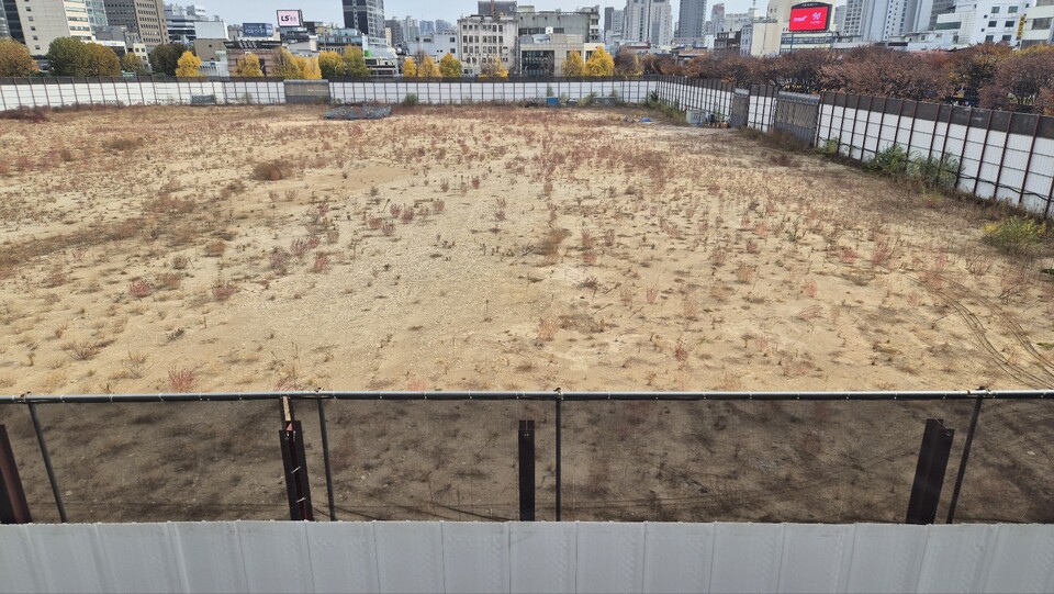 세운상가에서 찍은 '세운4구역 도시 정비형 재개발사업 공사 현장 2번 게이트'의 모습이다. /김민 기자