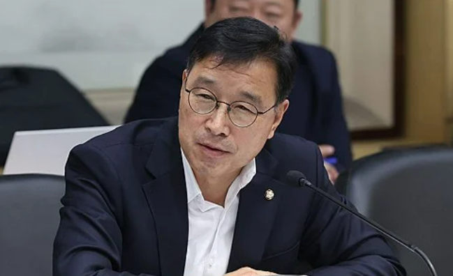 위성곤 더불어민주당 의원이 지난 10월 28일 오전 경남도청에서 열린 국회 행정안전위원회 경남도청 국감에서 질의하고 있다. /연합뉴스