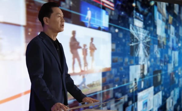 20일 ‘삼성 테크 콘퍼런스 2025’에서 삼성전자 DX부문 최고기술책임자(CTO) 겸 삼성리서치장 전경훈 사장이 환영사를 하고 있다. /삼성전자 STC2025 라이브 캡처