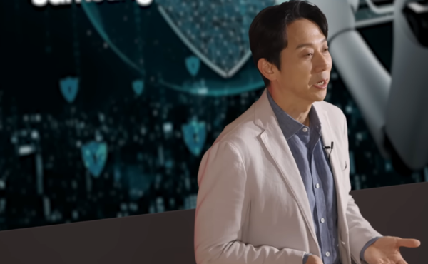 황용호 삼성리서치 상무가 기조 연설을 통해 AI가 보안 분야에 가져올 변화에 대해 설명하고 있다. /삼성전자 STC2025 라이브 캡처