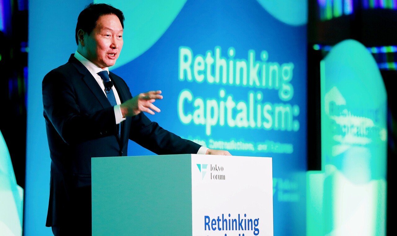 최태원 SK 회장이 21일 일본 도쿄대 야스다 강당에서 열린 '도쿄포럼 2025'에서 개회사를 하고 있다. / SK수펙스추구협의회