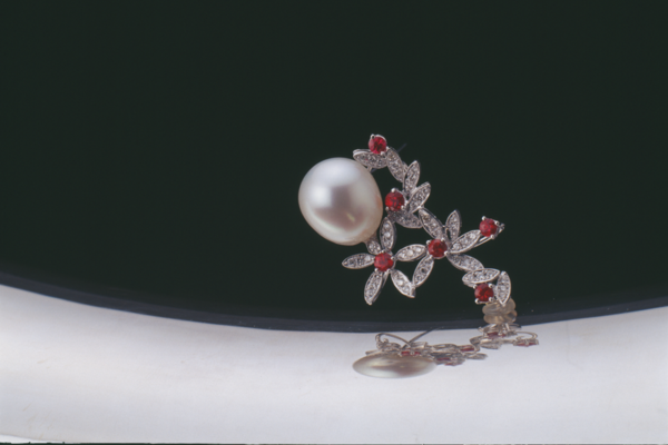 ‘불꽃처럼’ 손유학 디자이너 作 /주얼인북스